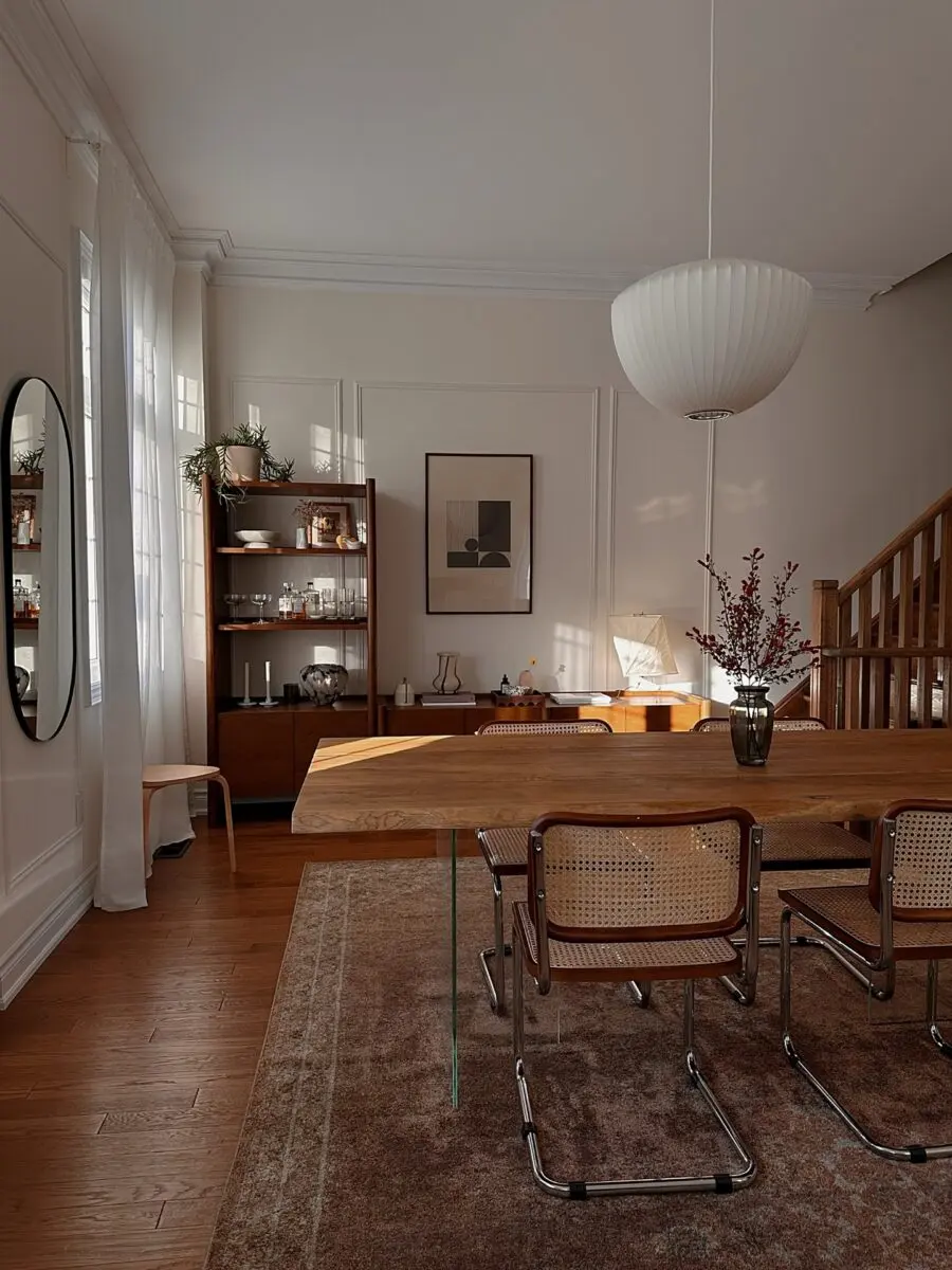 Sleek and Modern Dining Room Vibe