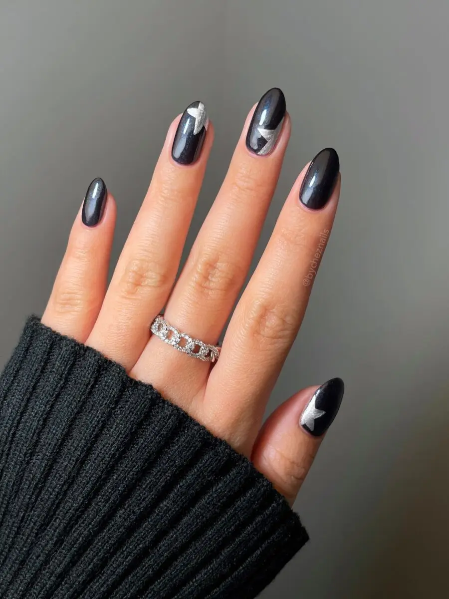 Chic black and silver New Year’s nail design