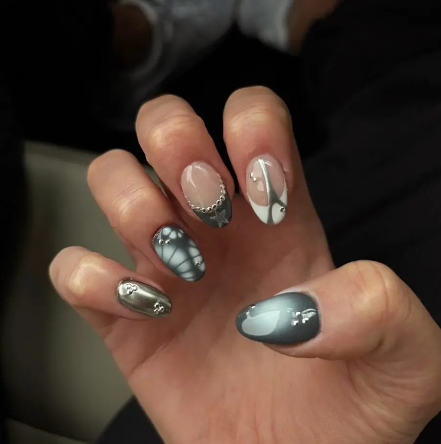 Chic and modern New Year’s nail styles