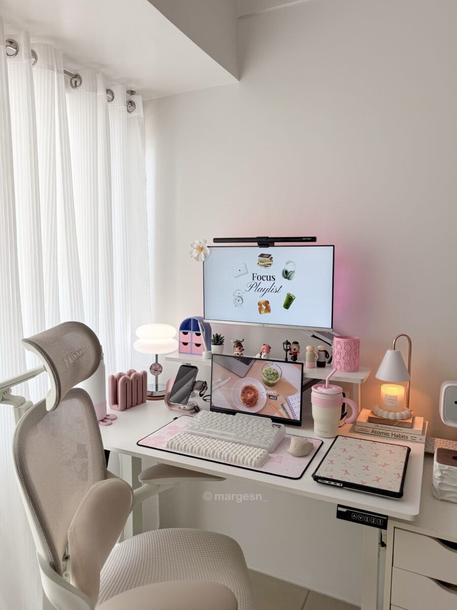 Chic and Cozy Study Desk Inspiration