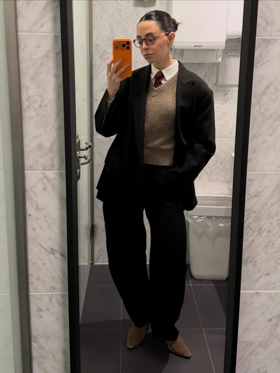 Stylish Office Look with Blazer and Knitwear