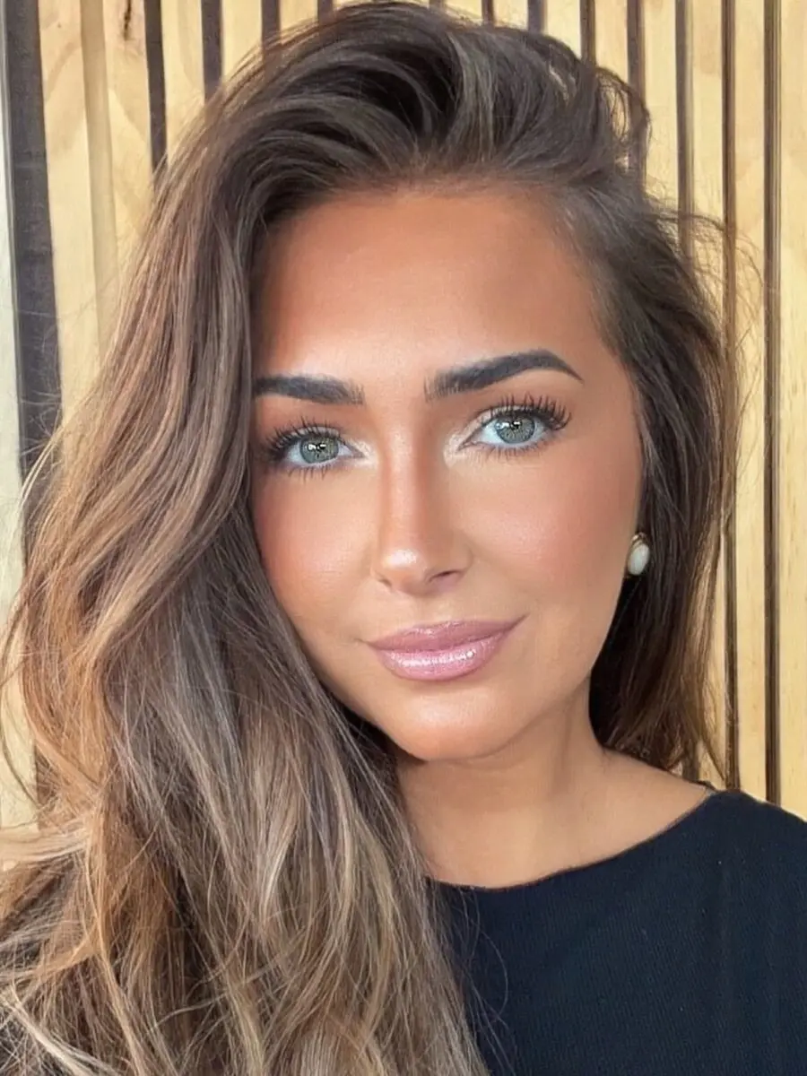 Chic prom makeup for a radiant finish