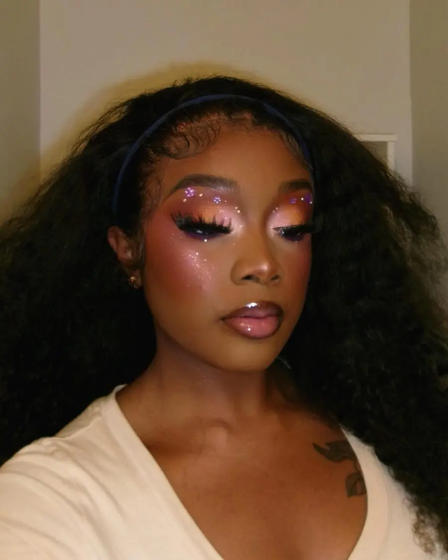 Stunning glam makeup look for prom season