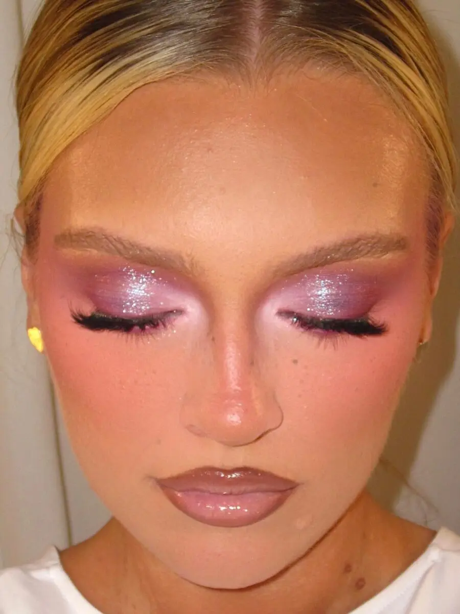 Dreamy pink and glittery prom makeup look