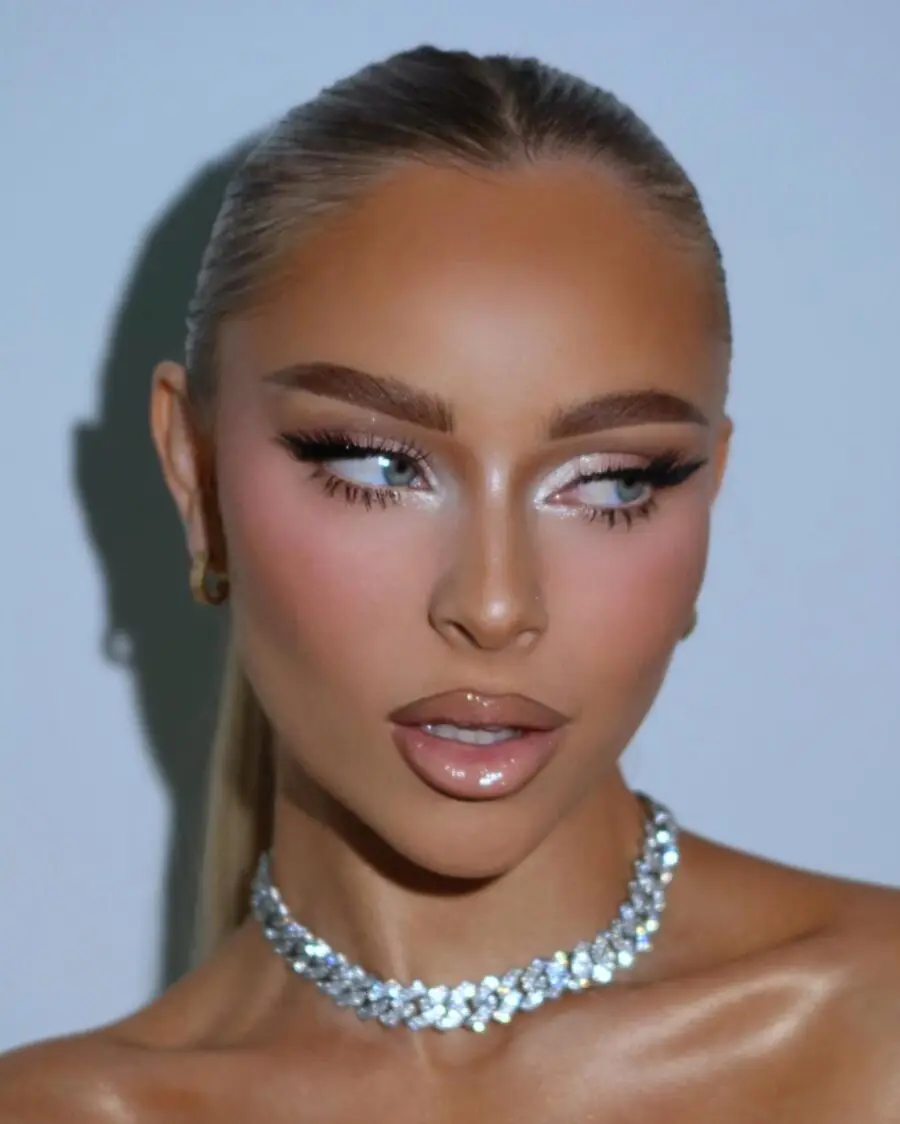 Glamorous Prom Makeup for a Stunning Look
