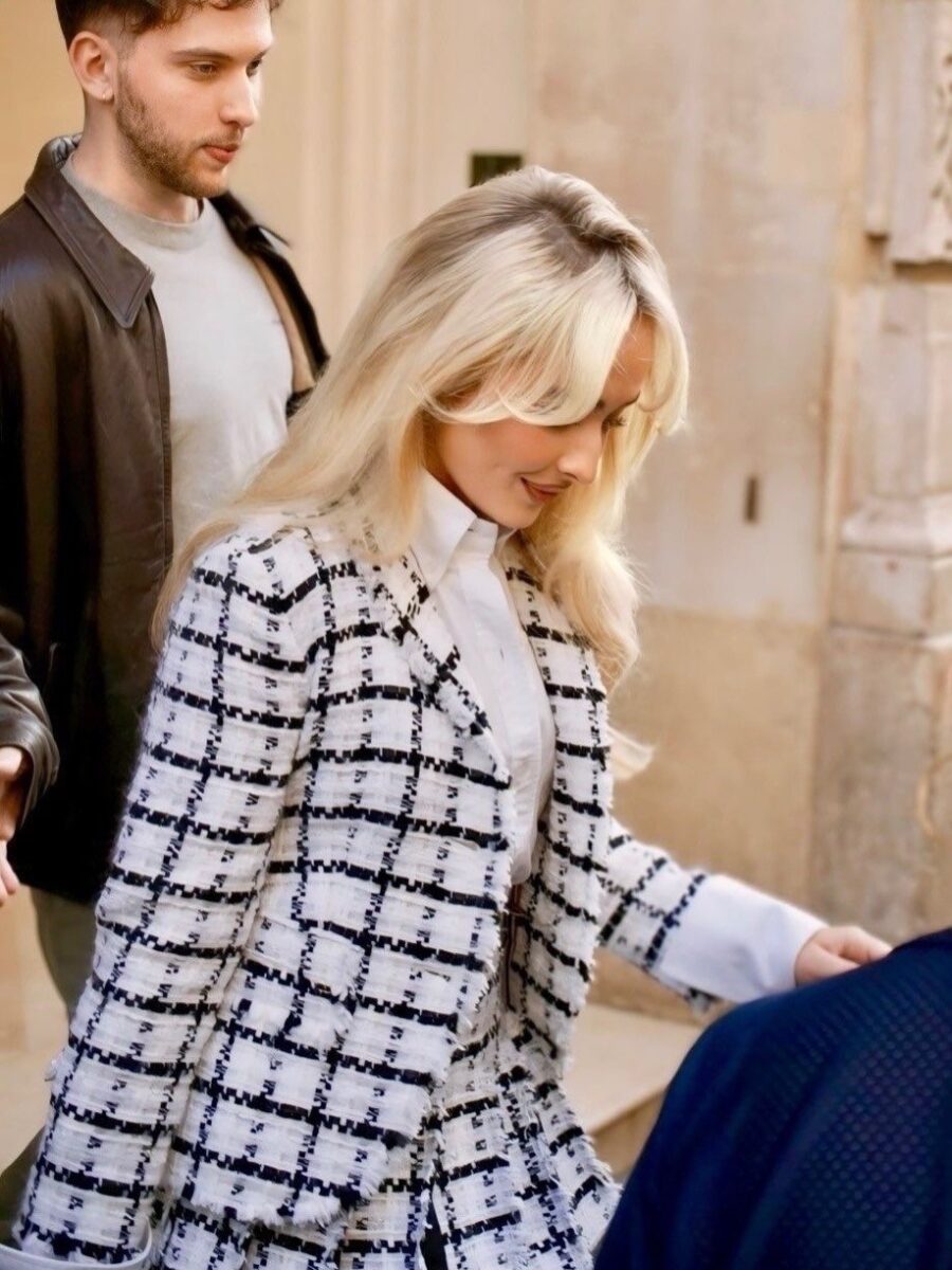 Chic Tweed Blazer with Classy Vibes