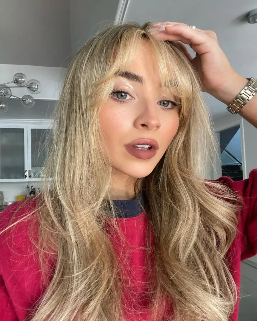Soft glam look with natural vibes