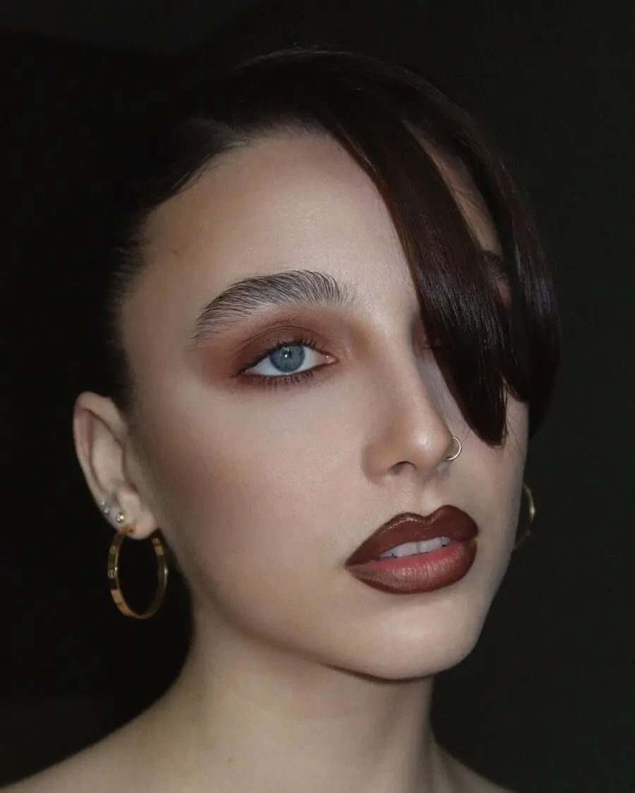 Bold Brown Makeup with a Chic Touch
