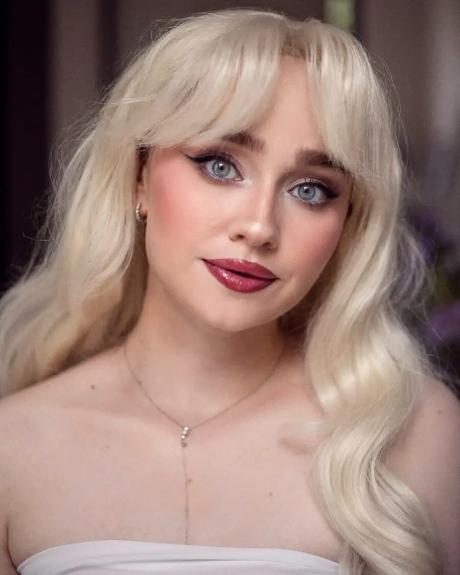 Glamorous look with bold lips and defined eyes