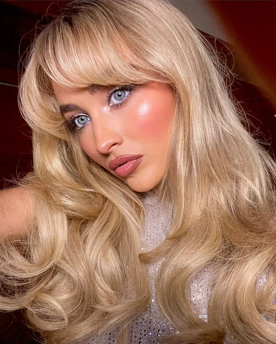 Glamorous blonde makeup with stunning highlights