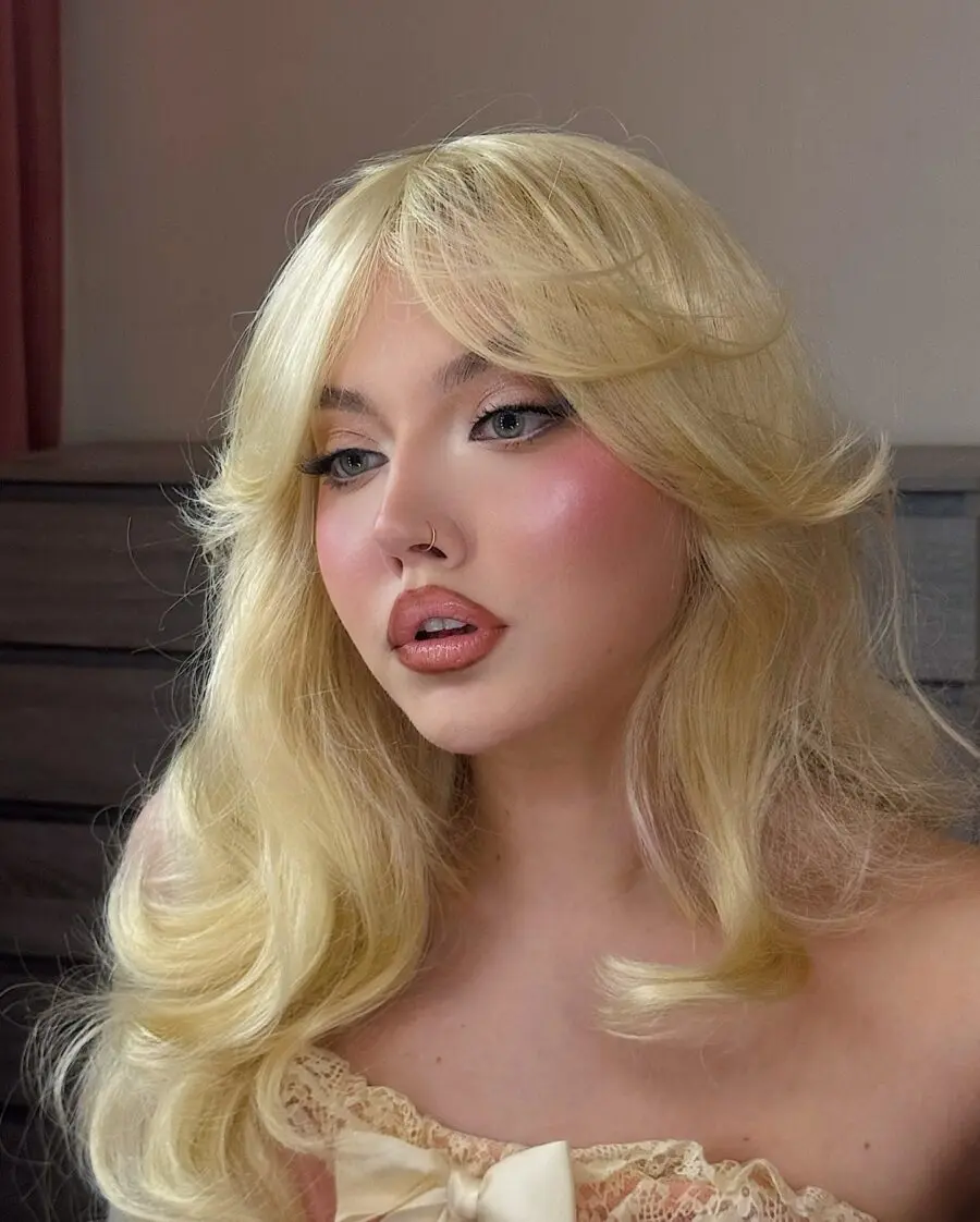 Soft glam with fresh, rosy vibes