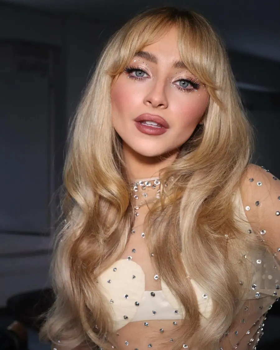 Gorgeous blonde makeup with sparkling accents