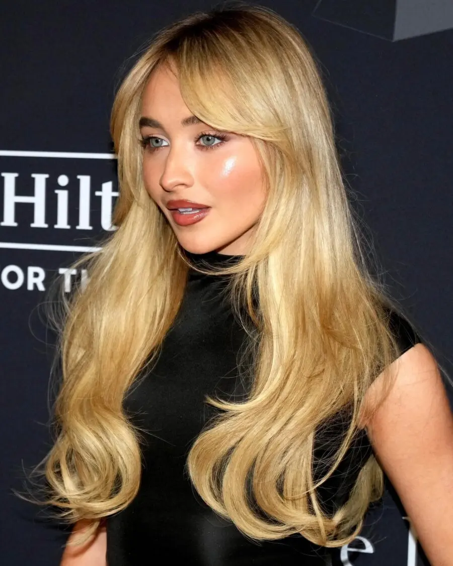 Glamorous and natural makeup look at event