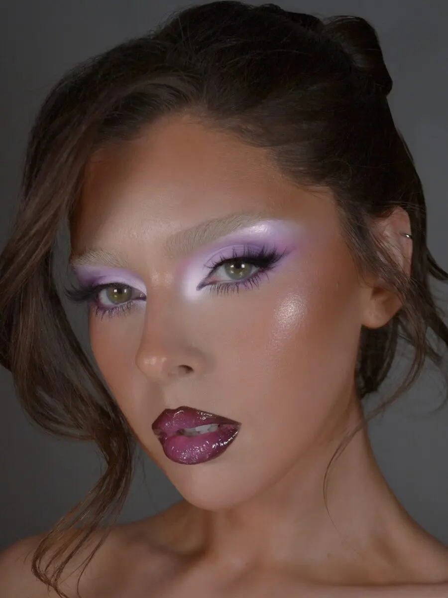 Vibrant lavender look with glossy lips