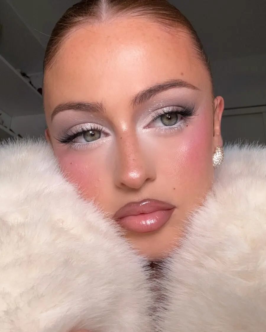 Glamorous frosted makeup look by Sabrina Carpenter