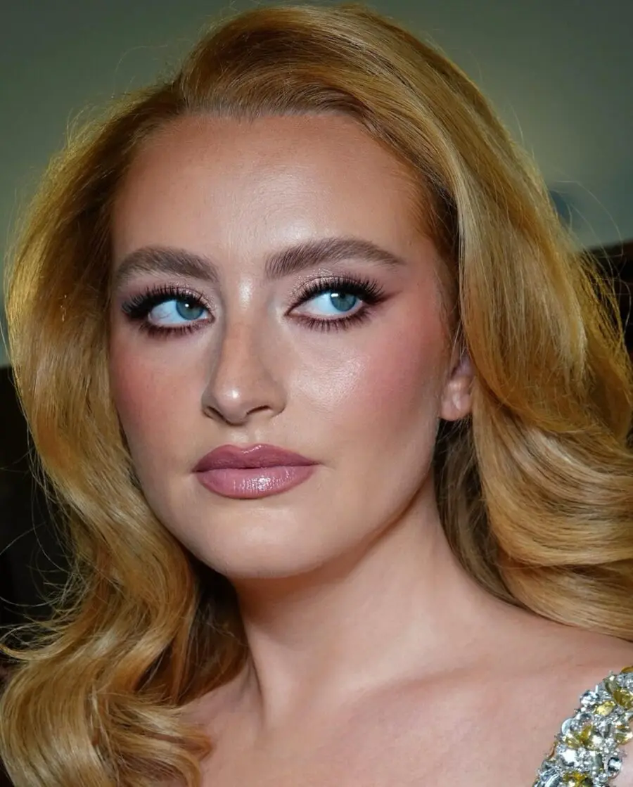 Elegant makeup with soft tones and highlights
