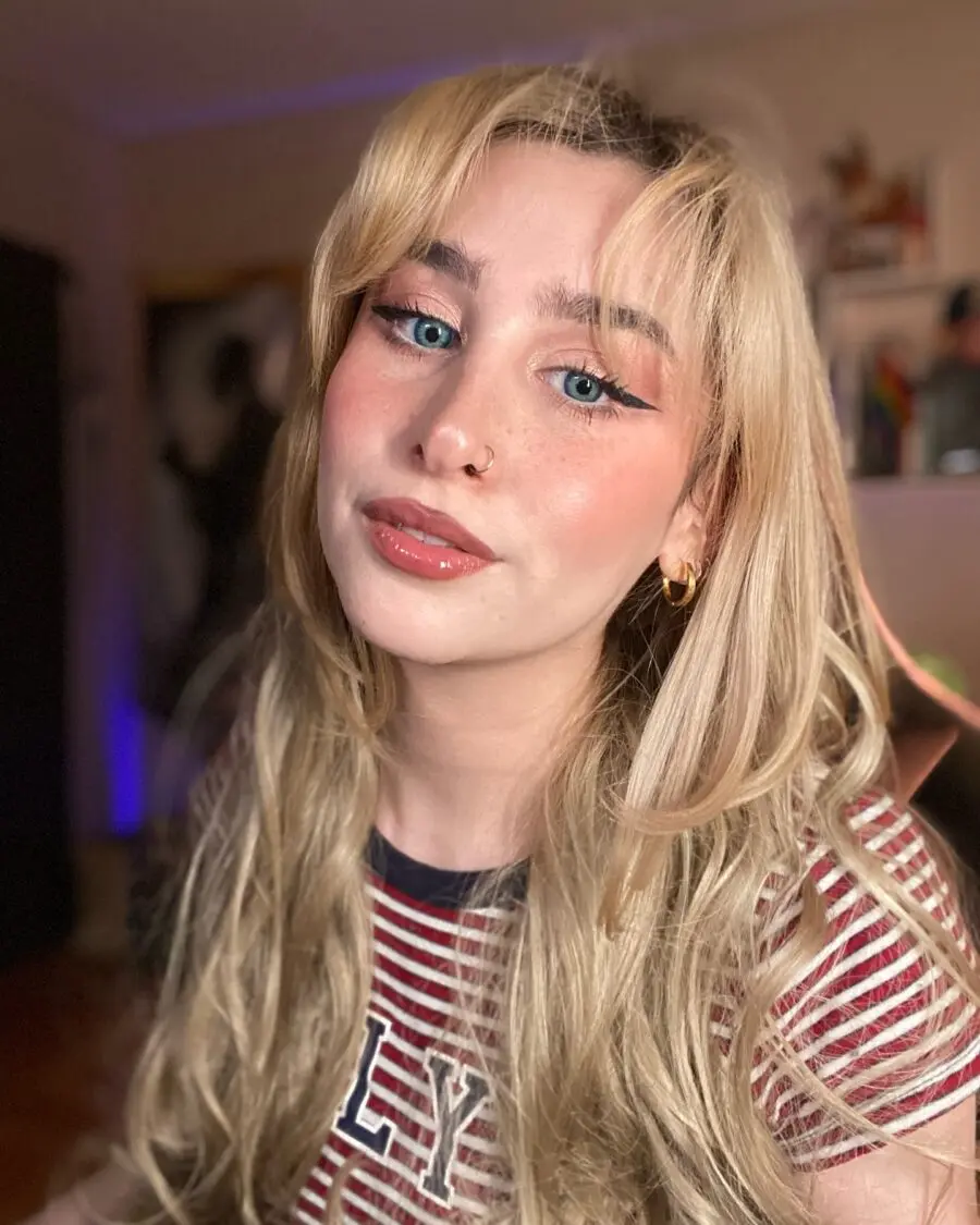 Chic natural look with bold eye makeup