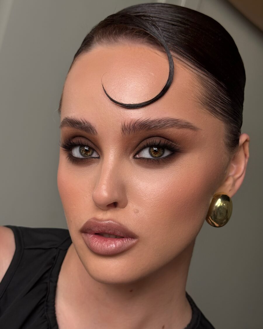 Stunning classic smokey eye for glamorous looks