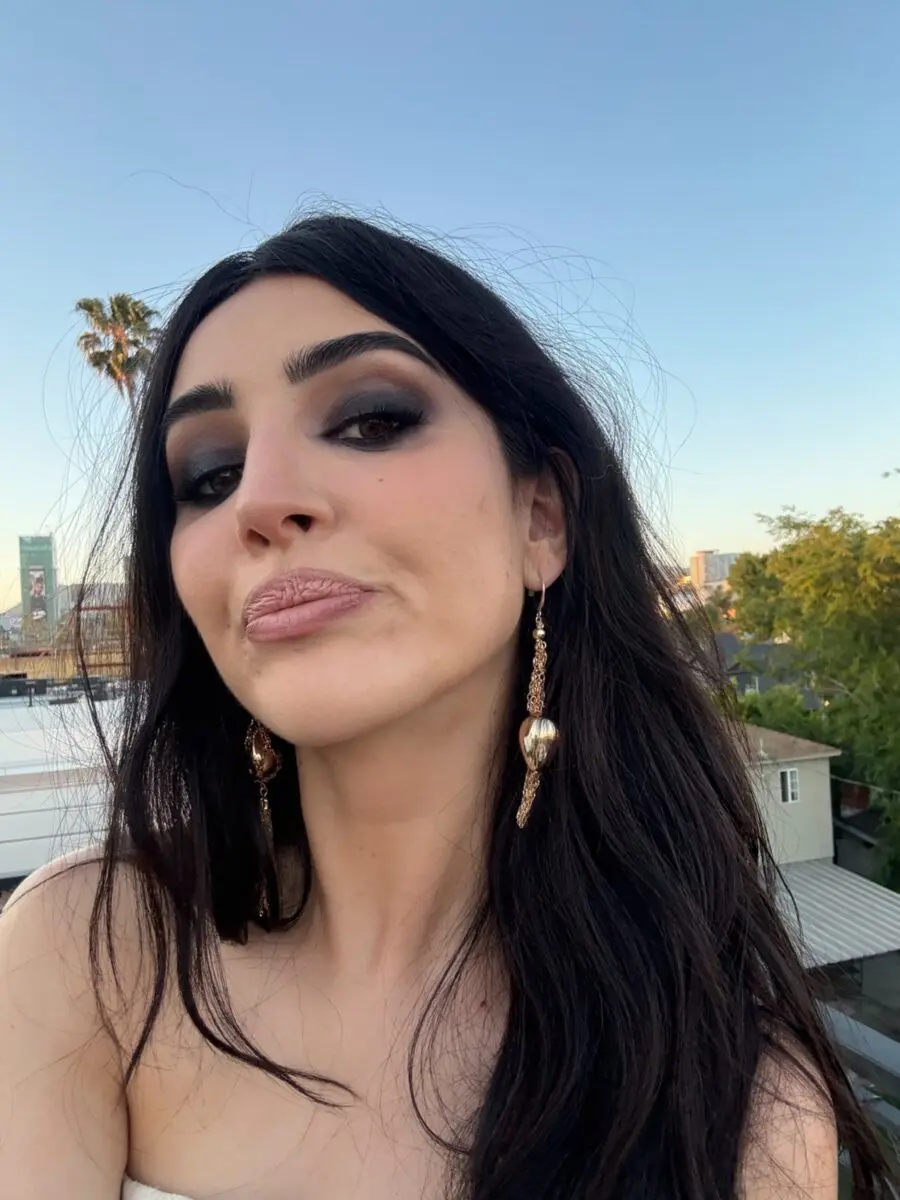 Glamorous smokey eye with glowing highlights