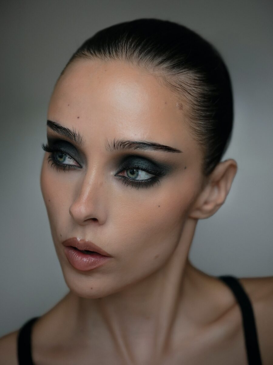 Elegant smokey eye for a bold look