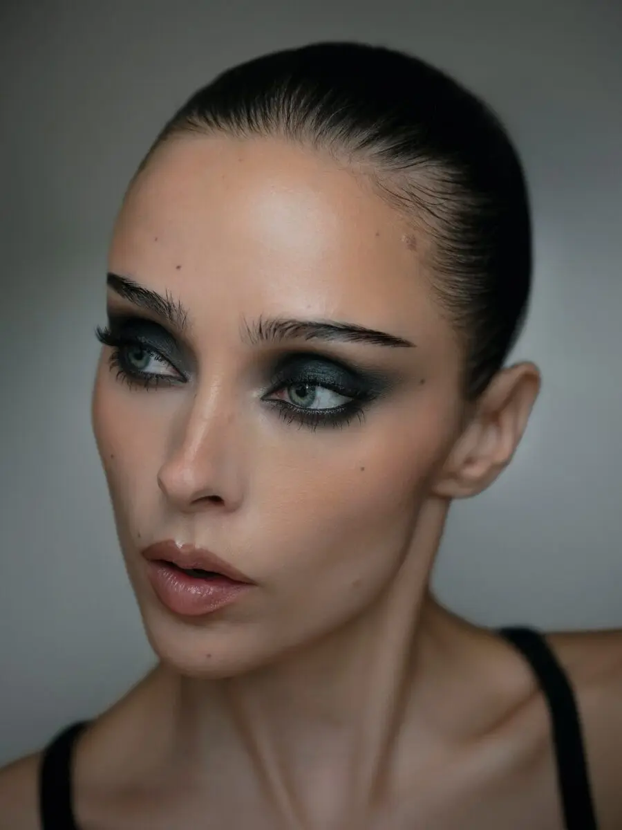 Elegant smokey eye for a bold look