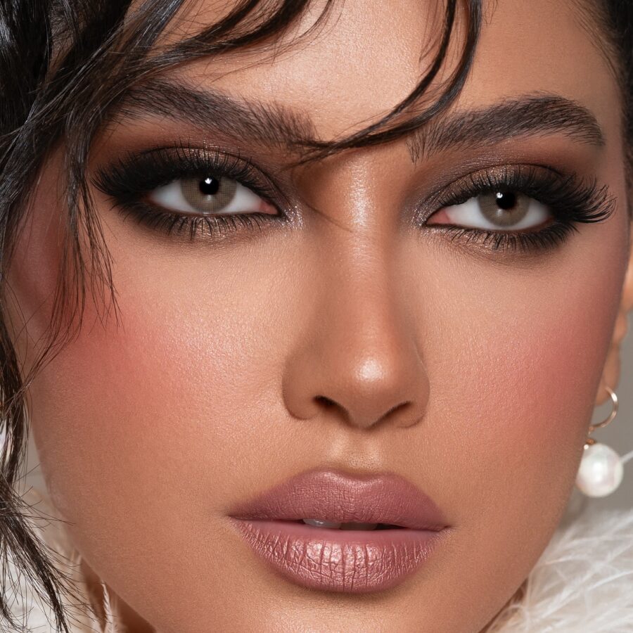 Stunning smokey eye for an elegant look
