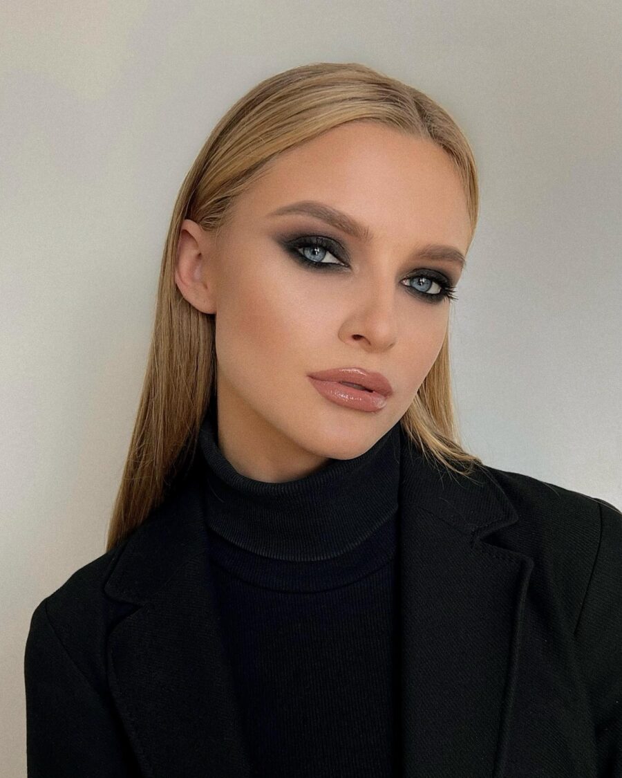 Elegant smokey eye with a polished finish