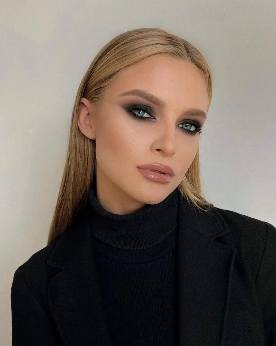 Elegant smokey eye with a polished finish