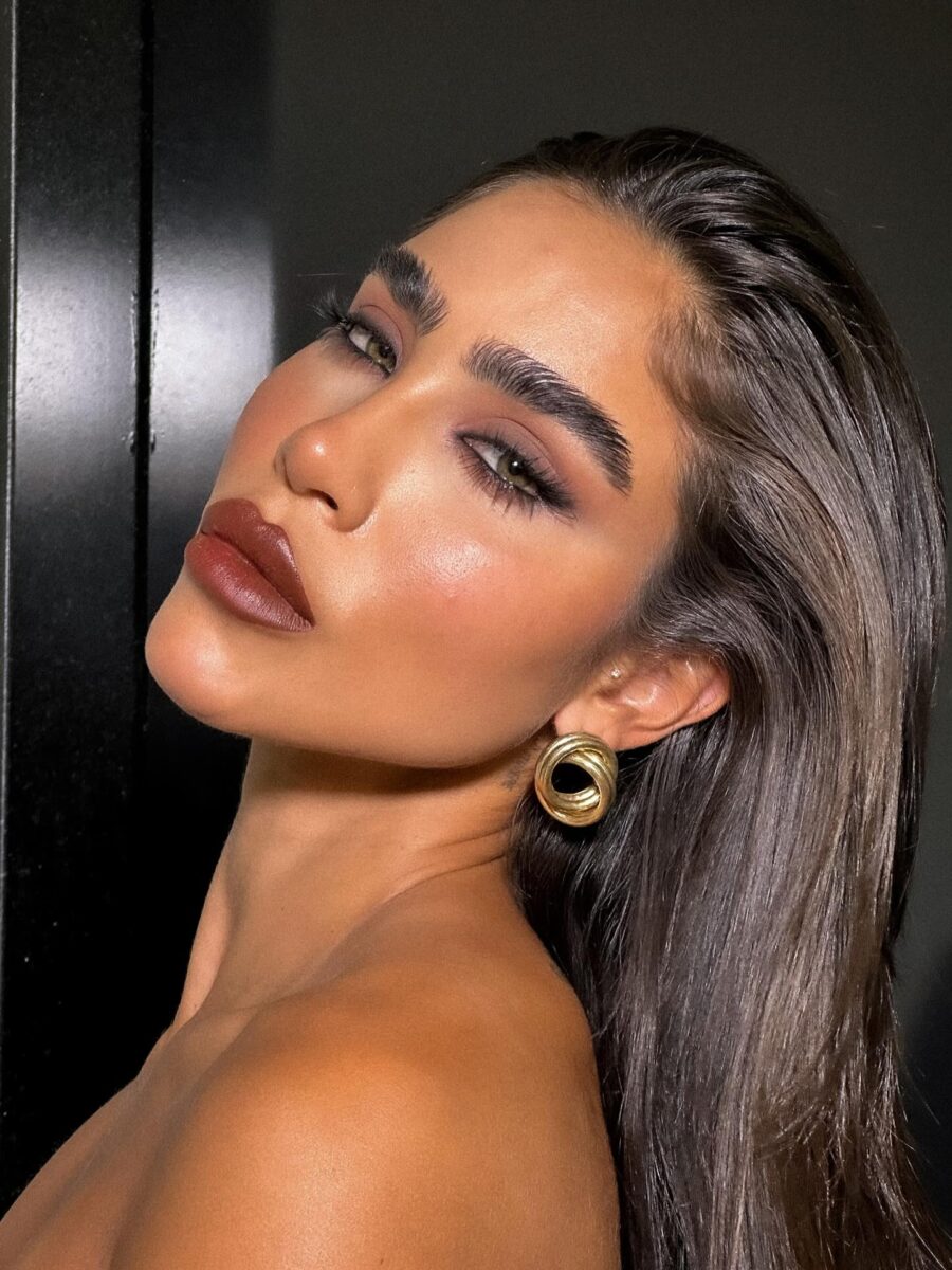 Stunning smokey eye for a chic evening look