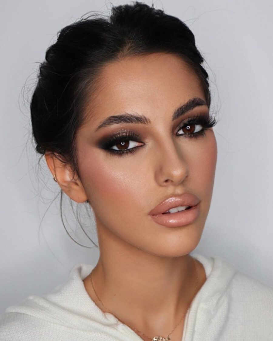 Glamorous smokey eye with shimmering finish