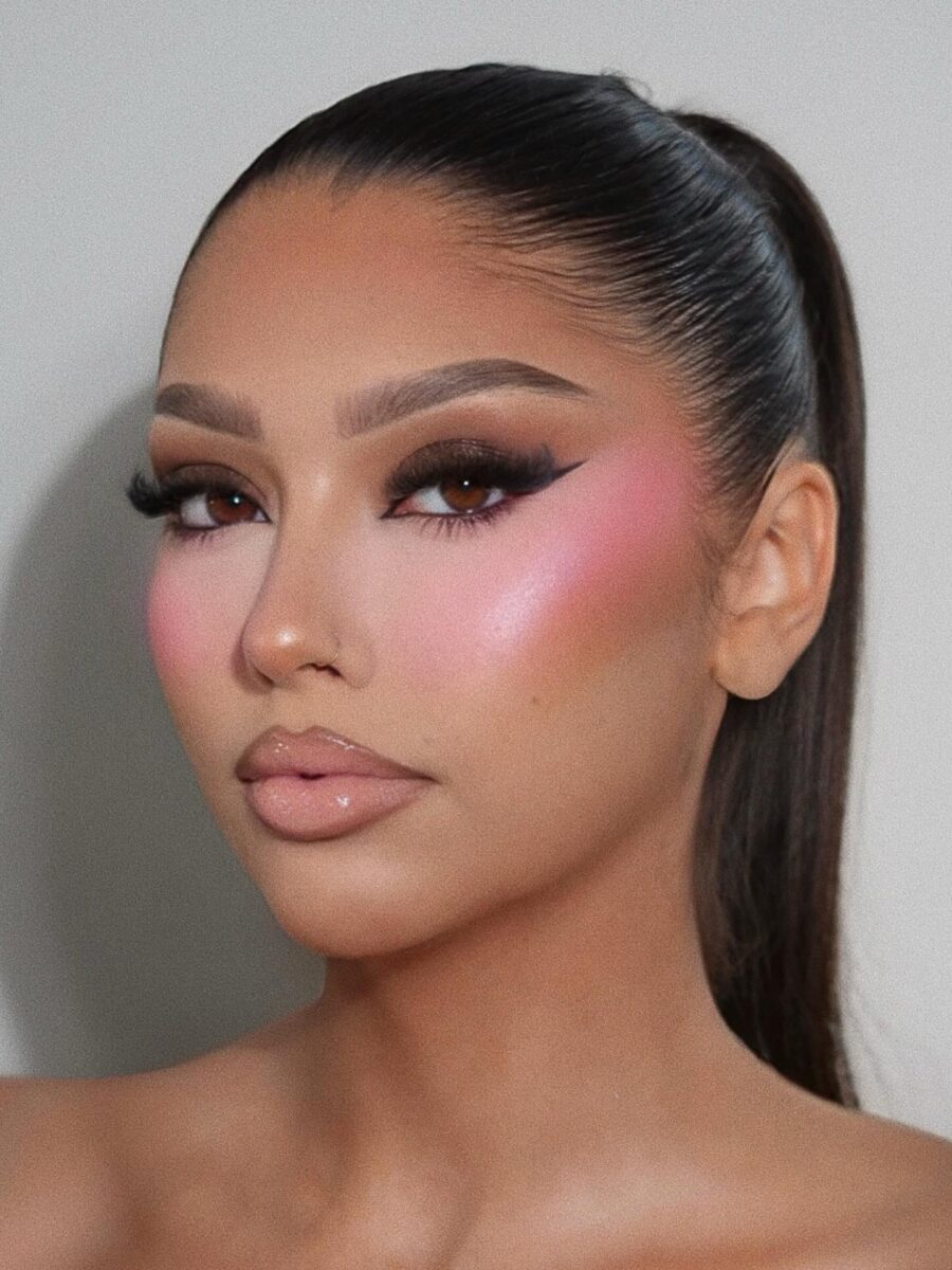 Stunning smokey eye with soft pink blush
