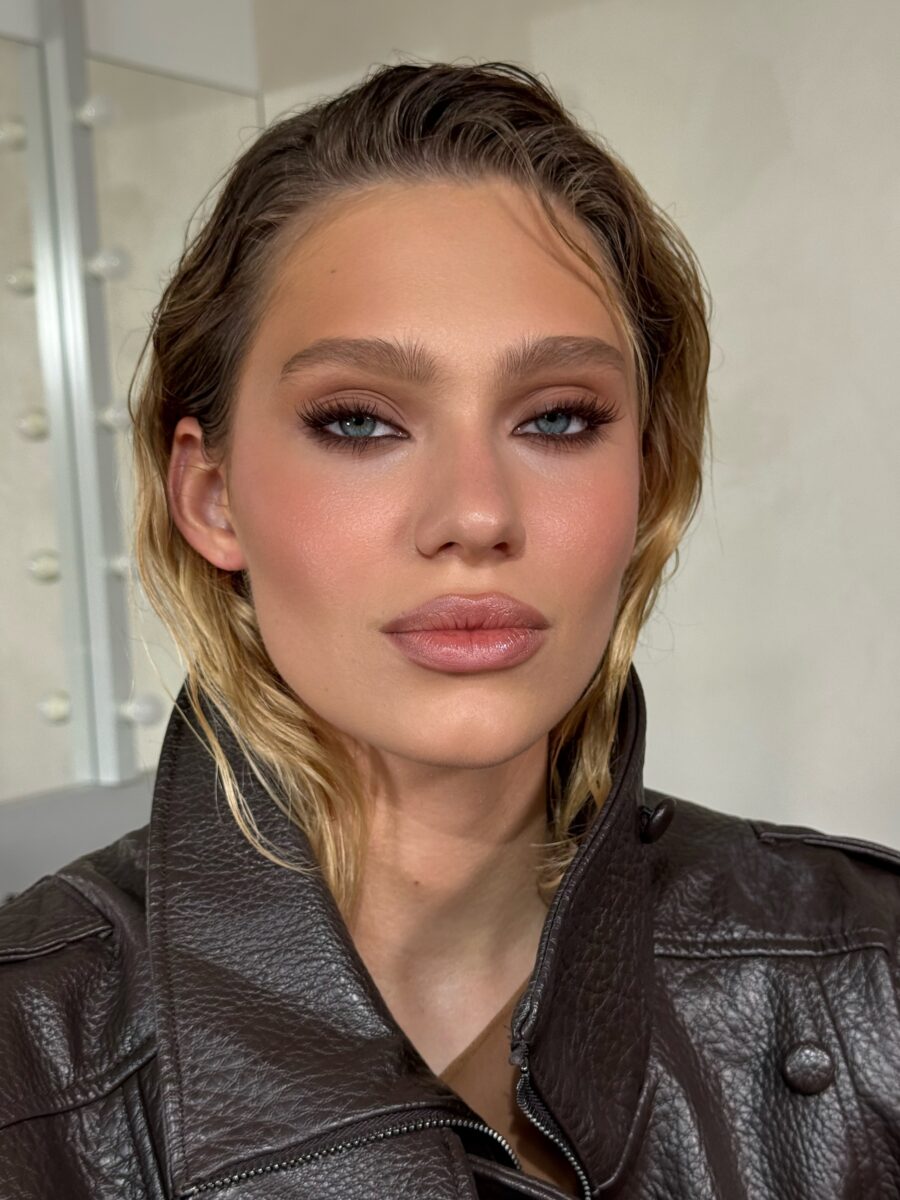 Captivating Smokey Eye with Chic Vibe