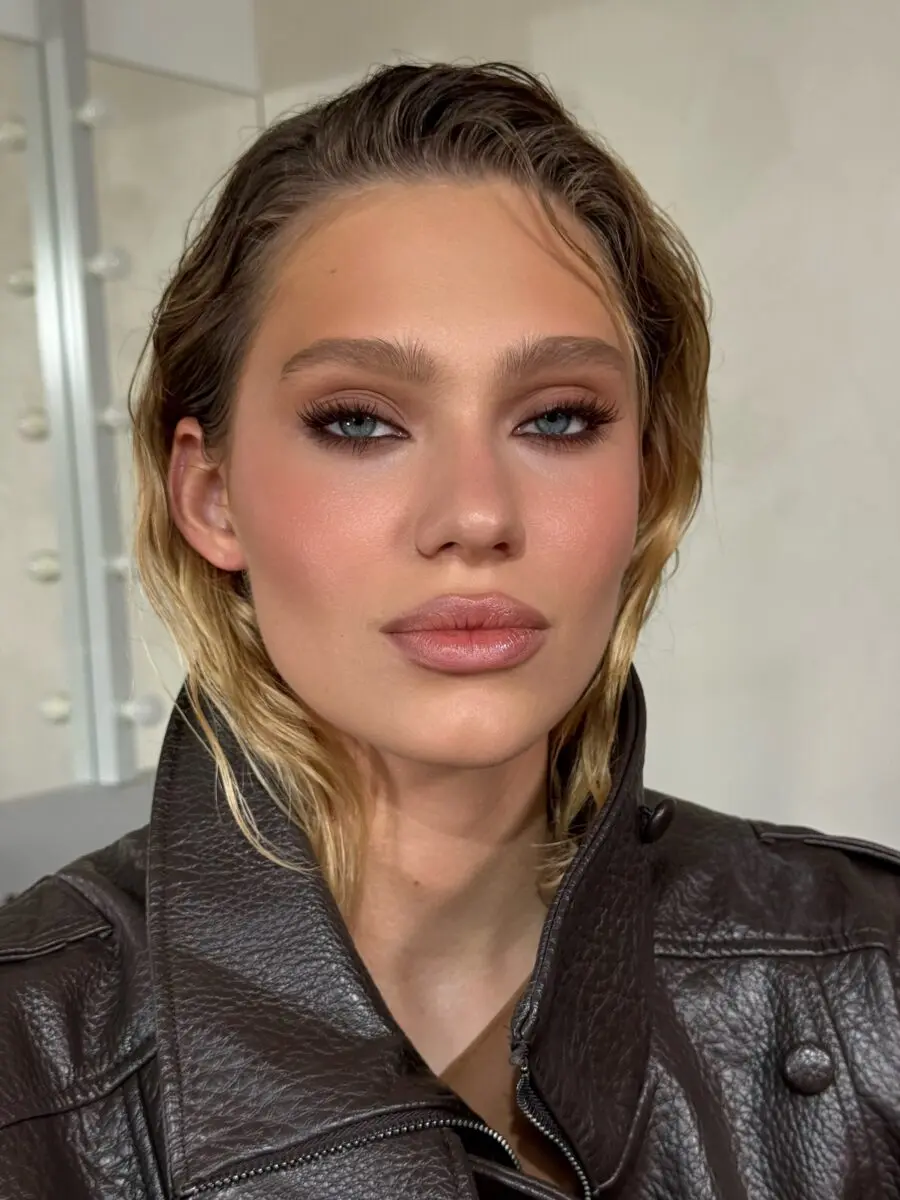 Captivating Smokey Eye with Chic Vibe
