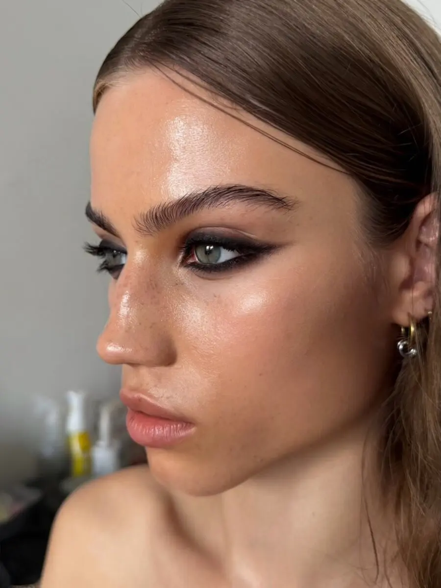 Stunning Smokey Eye with Winged Elegance