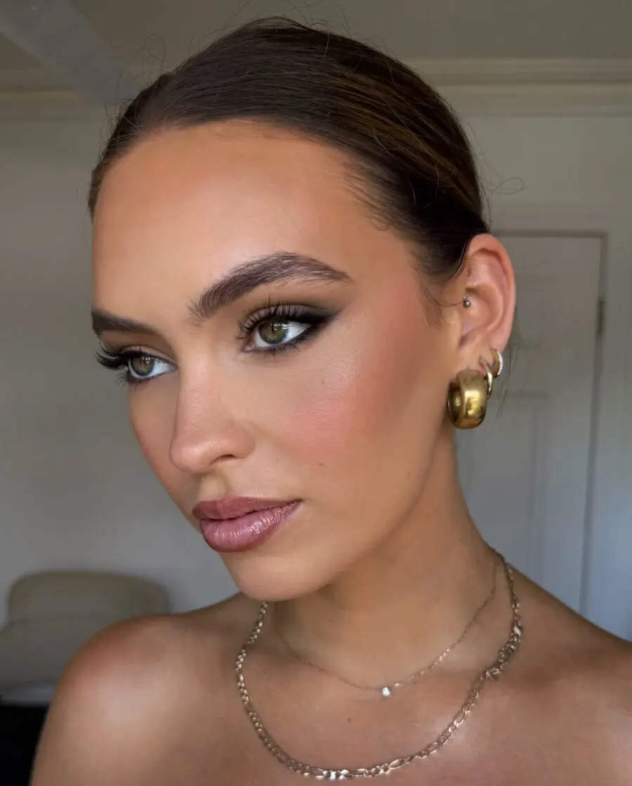 Stunning smoky eye with a golden touch