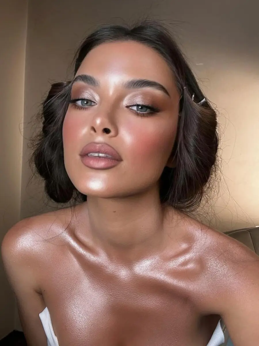 Glowing soft glam look with radiant skin