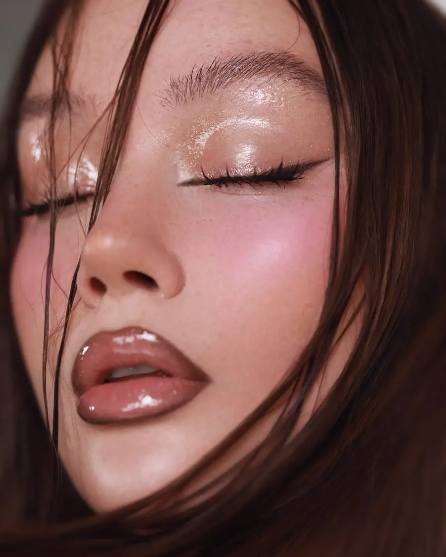 Glamorous look with glossy lips and soft blush