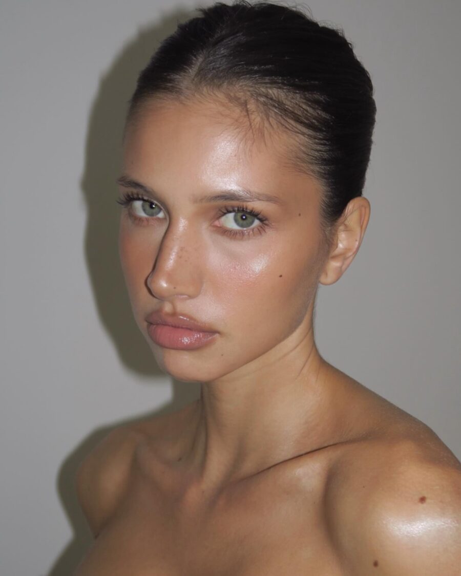 Radiant soft glam look with natural glow