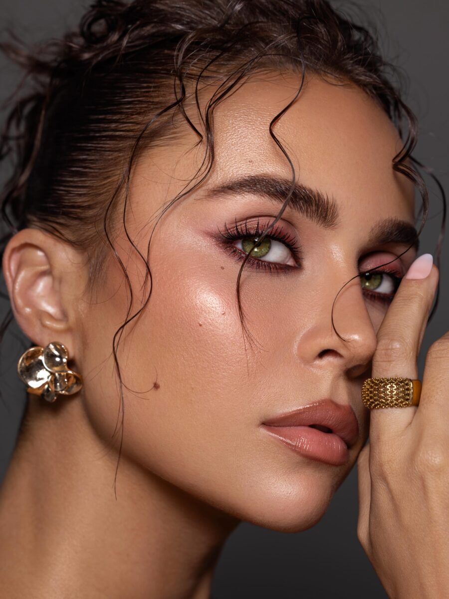 Elegant soft glam look with captivating vibes