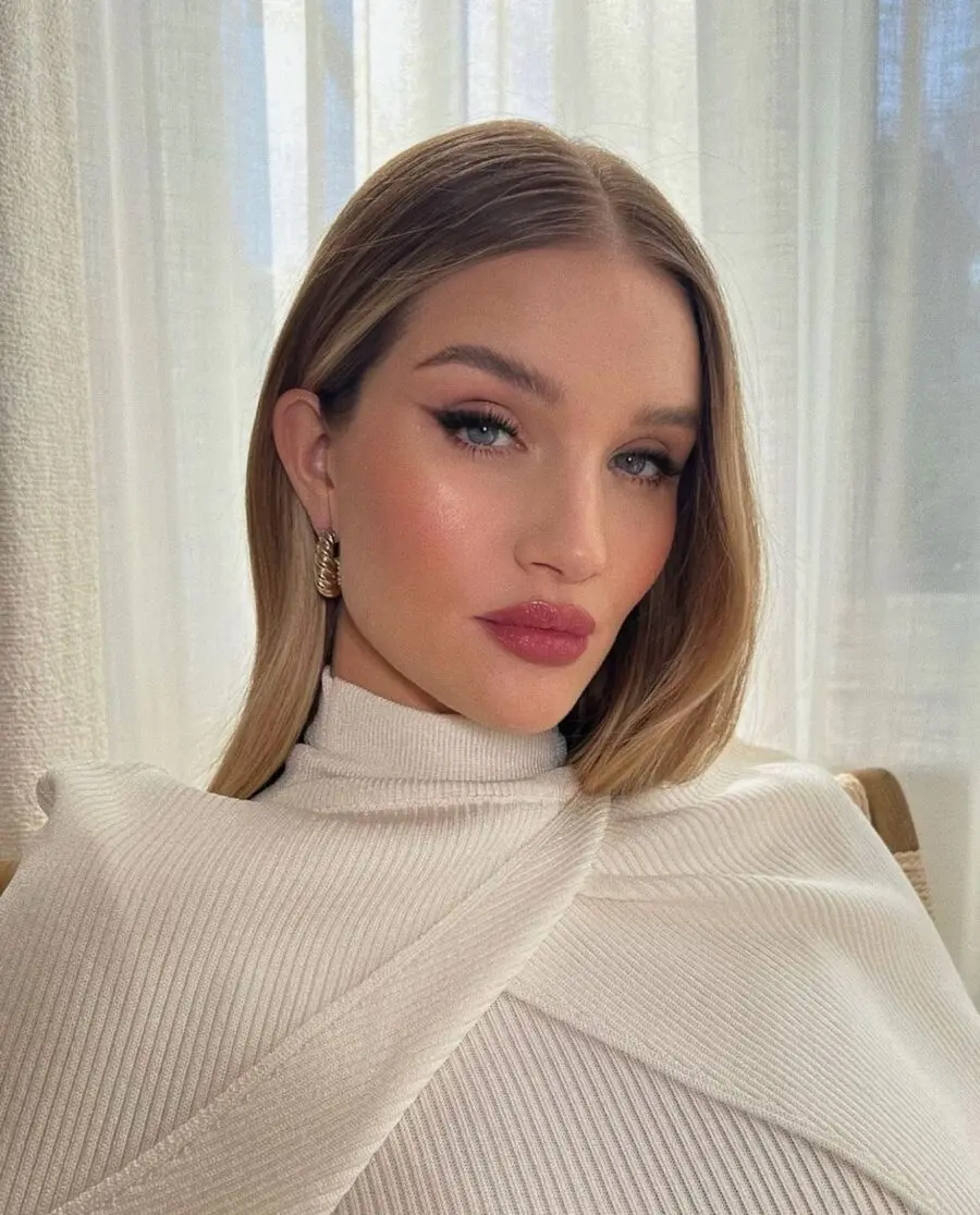Effortlessly elegant soft glam makeup look.