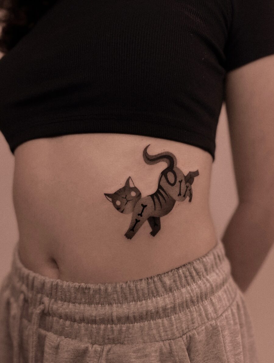 Stylish cat tattoo on the stomach
