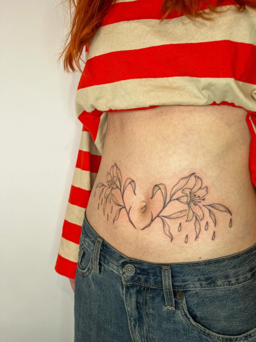 Elegant floral stomach tattoo with a unique design