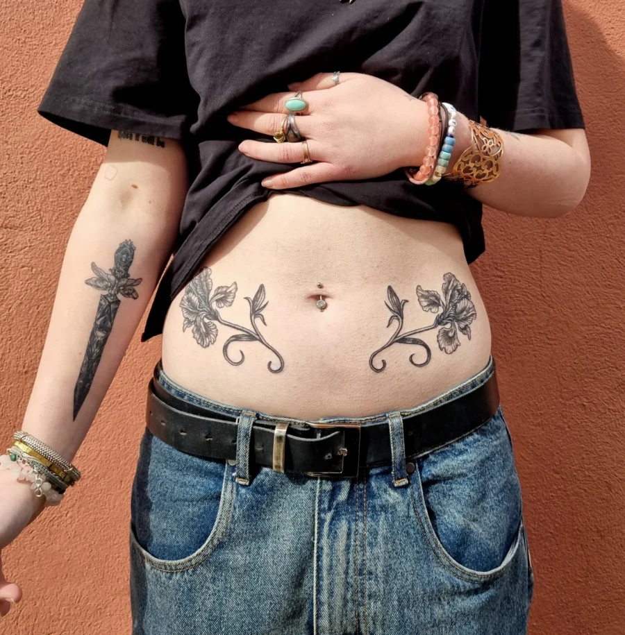 Elegant floral design for a stunning belly tattoo