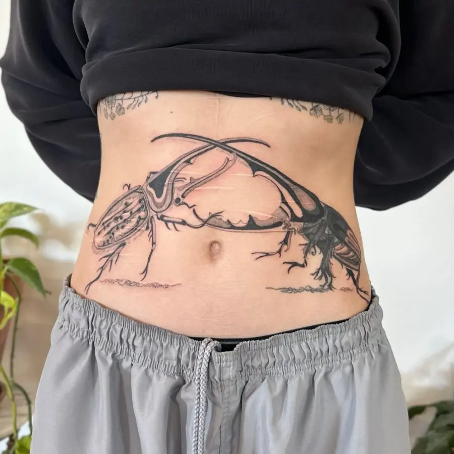 Stunning insect tattoo highlights midsection beauty