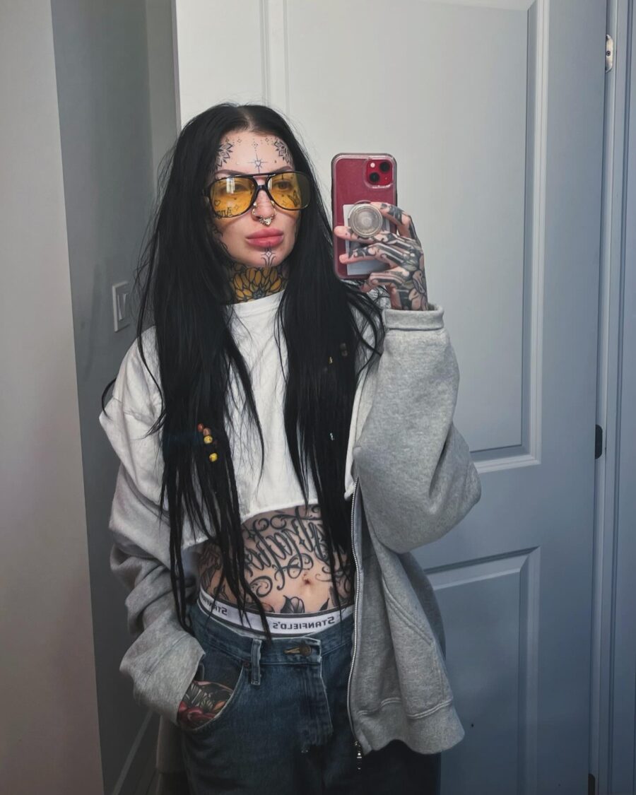 Bold stomach tattoos with unique fashion statement