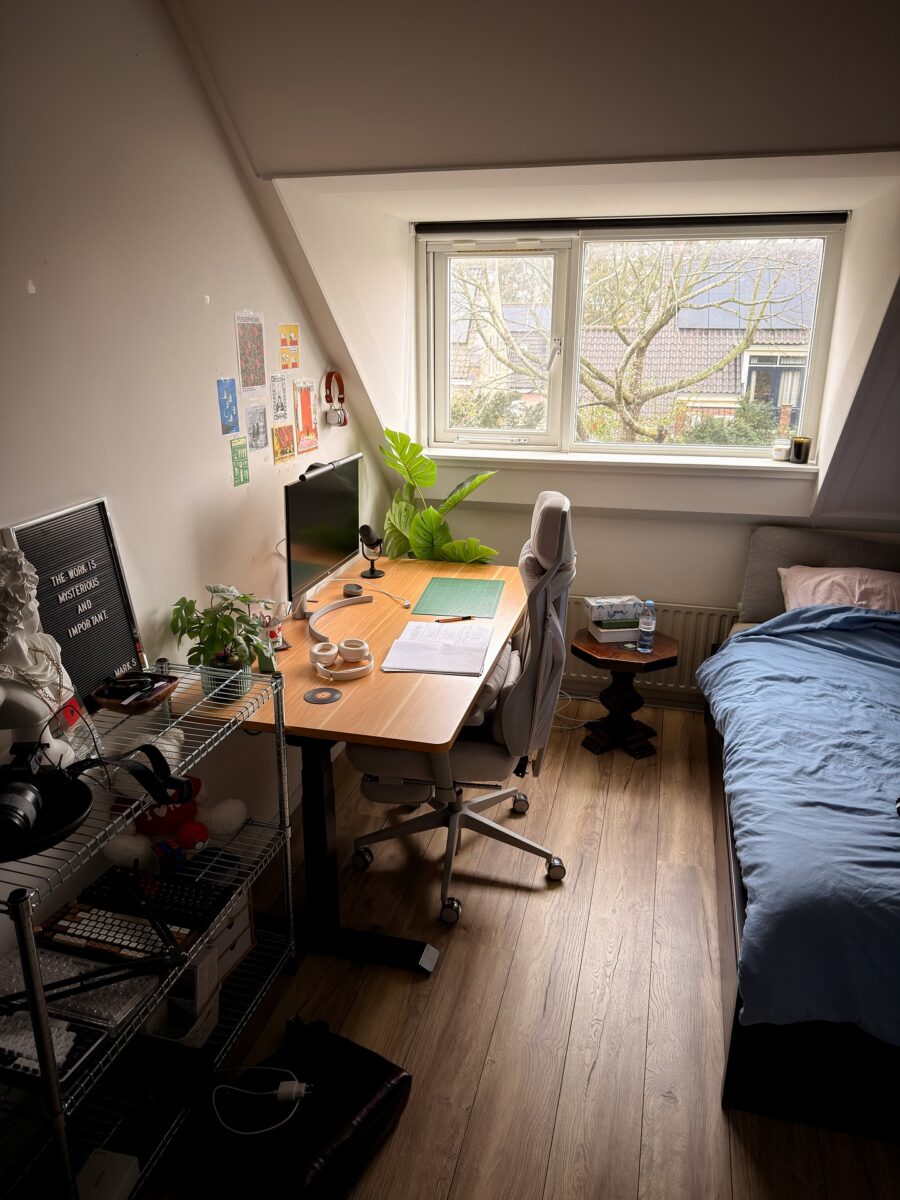 Cozy and Inspiring Study Desk Setup