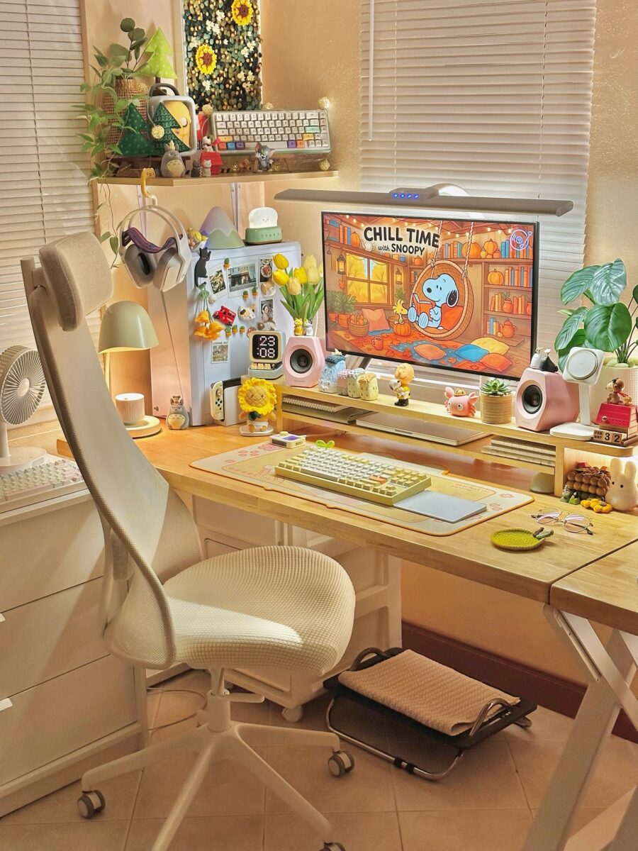 Cheerful workspace filled with Snoopy charm