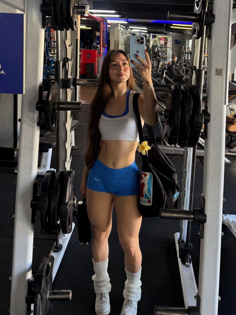 Chic Gym Style with Bold Color Contrasts