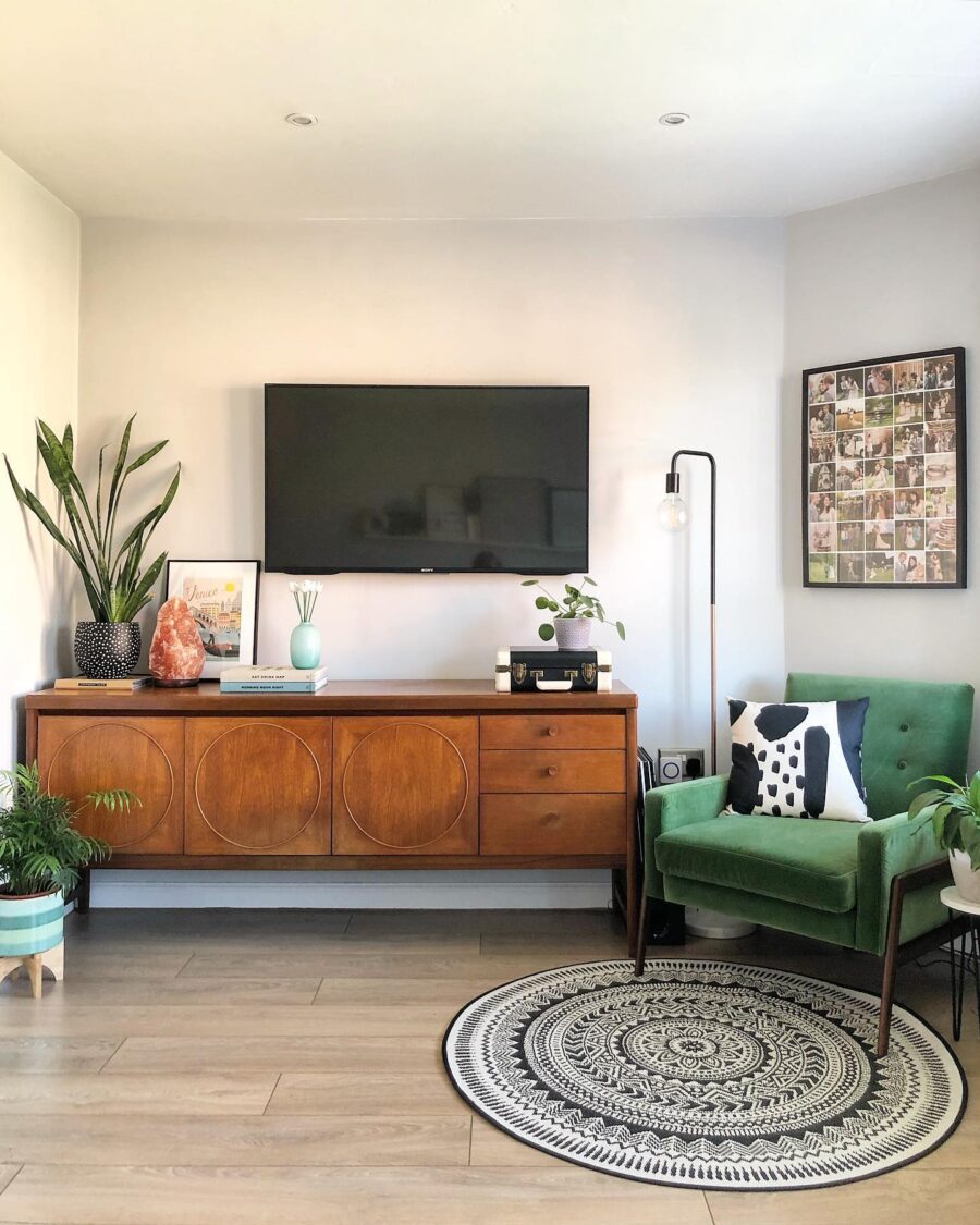 Charming and Vibrant Living Room Setup