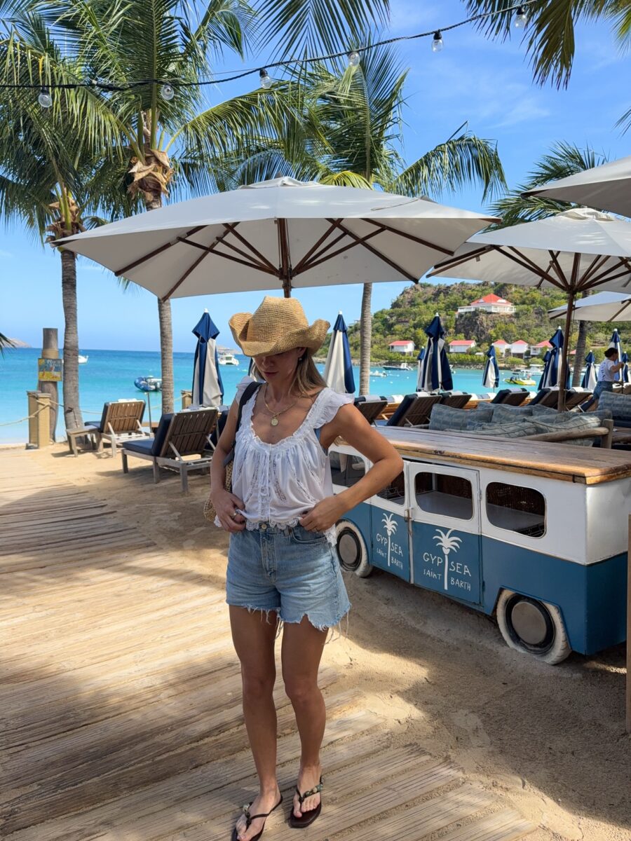 Chic beachy outfit for sunny days